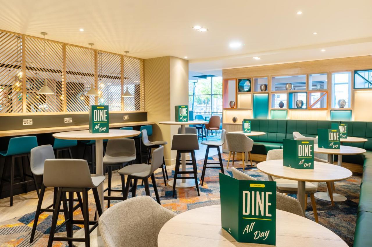Holiday Inn Stevenage By Ihg Kültér fotó