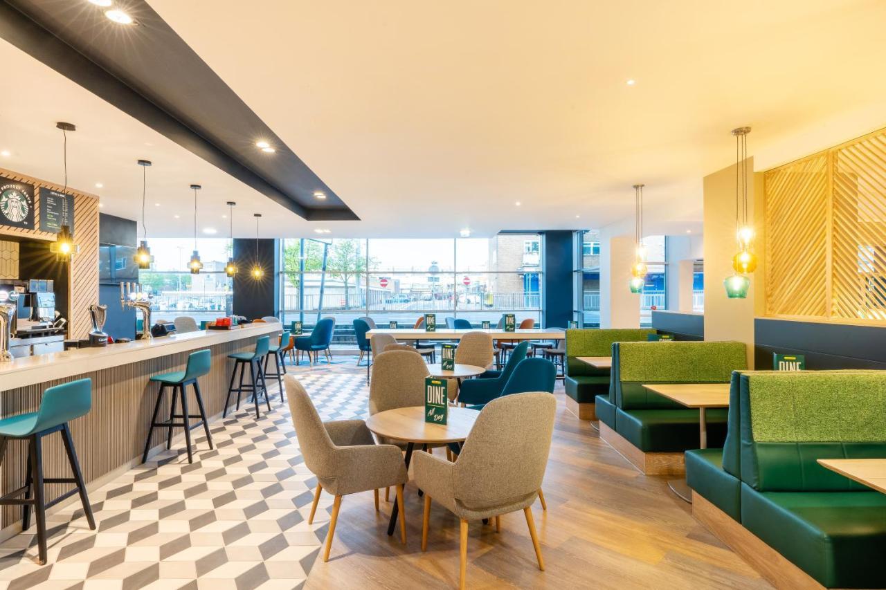 Holiday Inn Stevenage By Ihg Kültér fotó