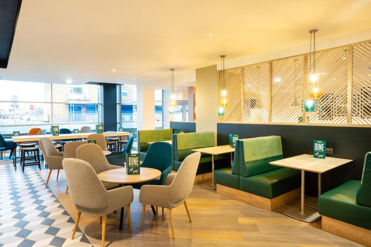 Holiday Inn Stevenage By Ihg Kültér fotó
