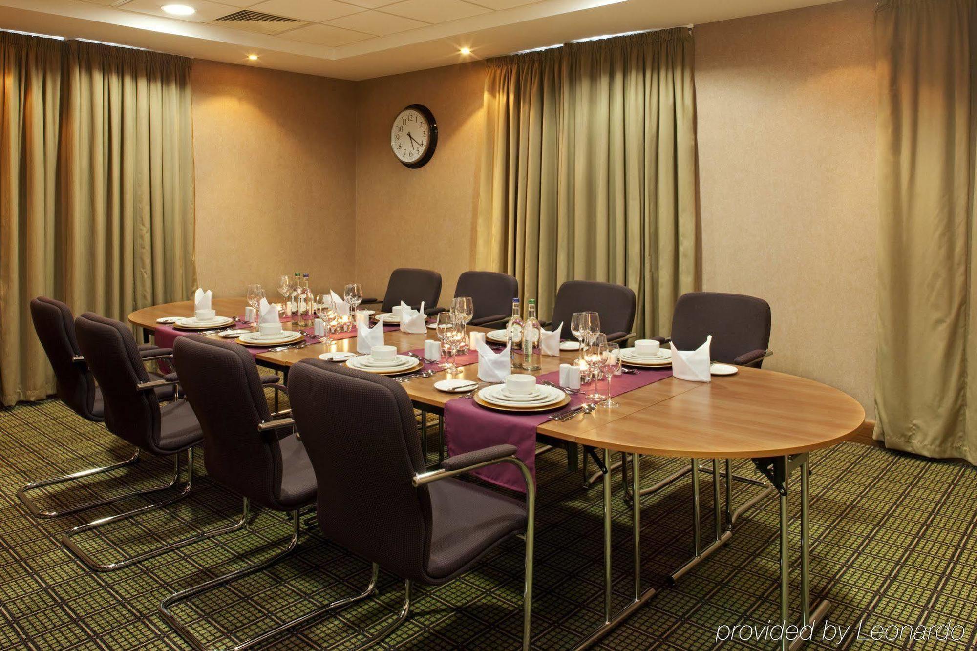 Holiday Inn Stevenage By Ihg Étterem fotó